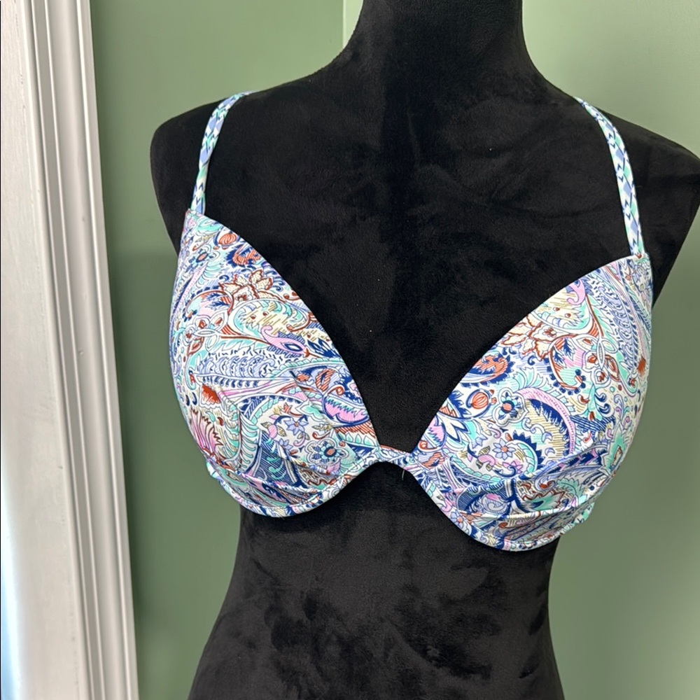 Victoria’s Secret swim top 36DD
